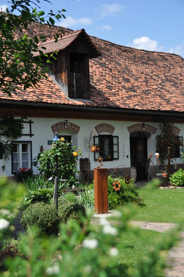 Hotel Restaurant Zum Schwan Schwanberg Esterno foto